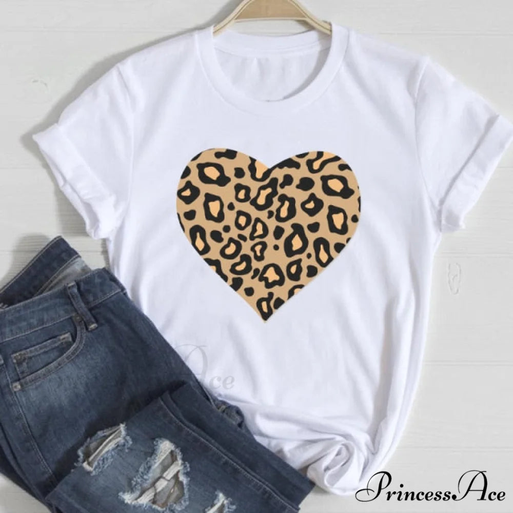 Love Fashion 90s Trend Graphic Tshirt