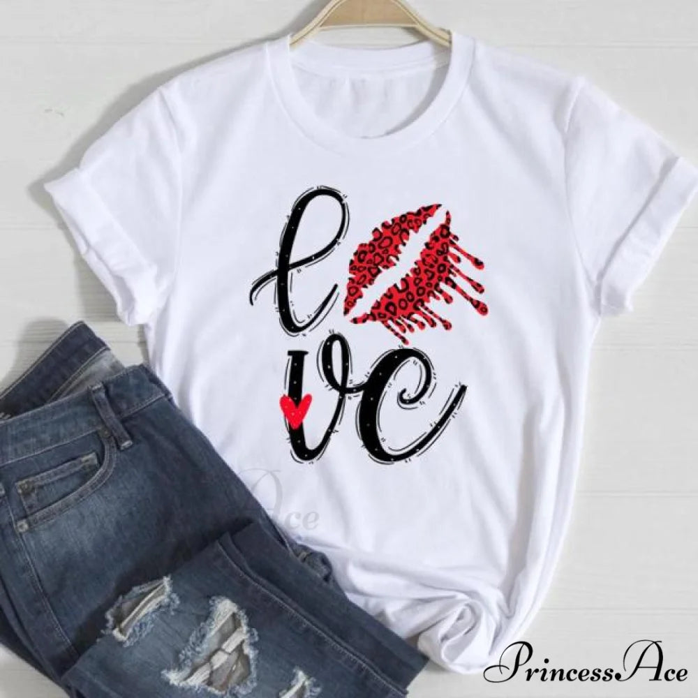 Love Fashion 90s Trend Graphic Tshirt