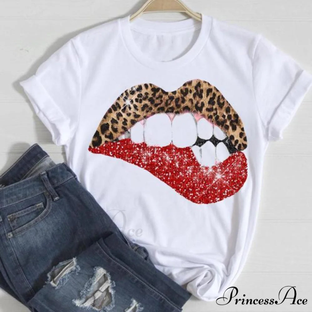 Love Fashion 90s Trend Graphic Tshirt