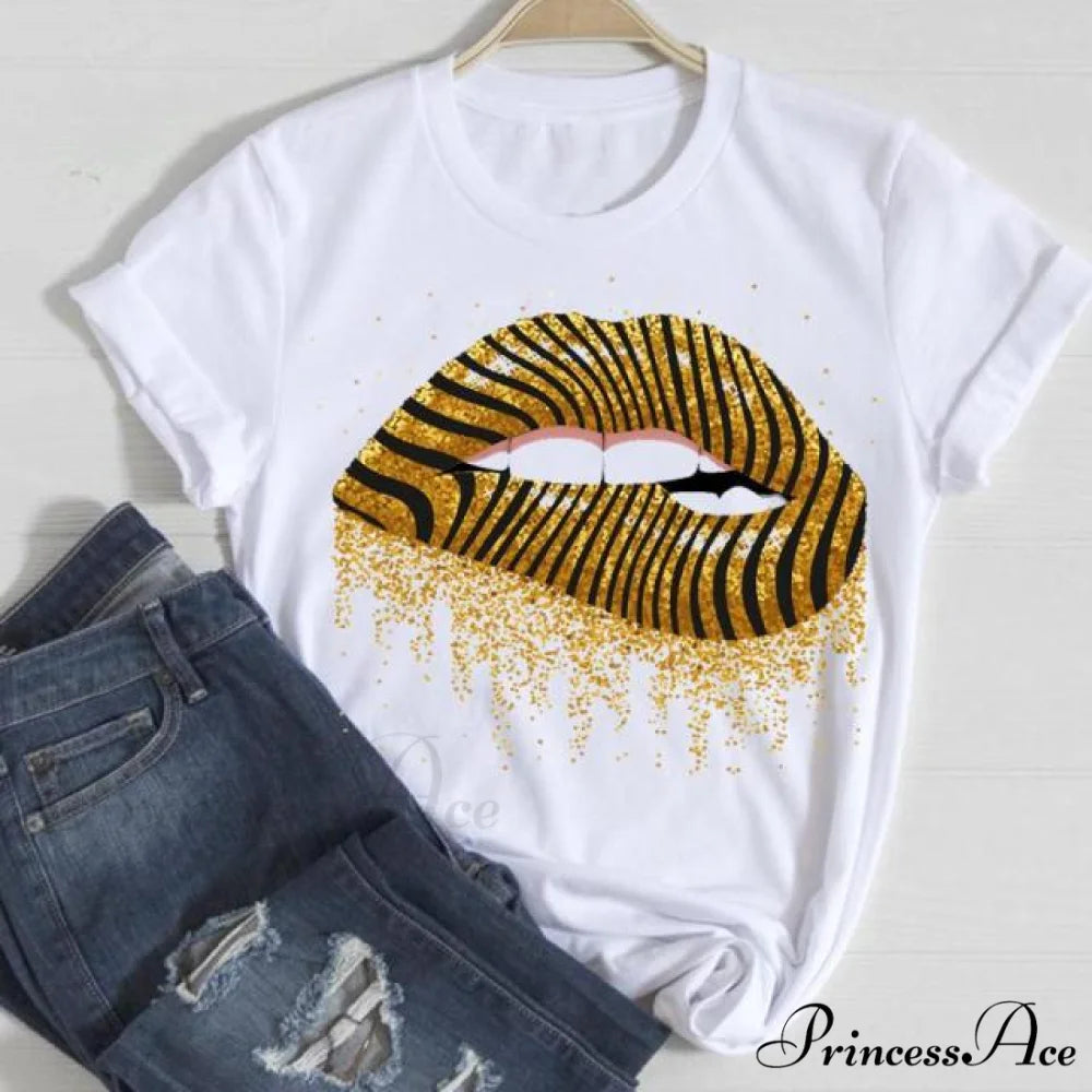 Love Fashion 90s Trend Graphic Tshirt