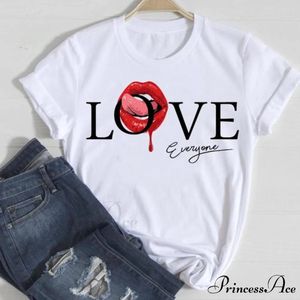 Love Fashion 90s Trend Graphic Tshirt