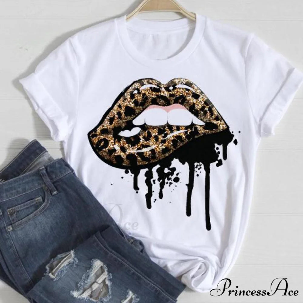Love Fashion 90s Trend Graphic Tshirt