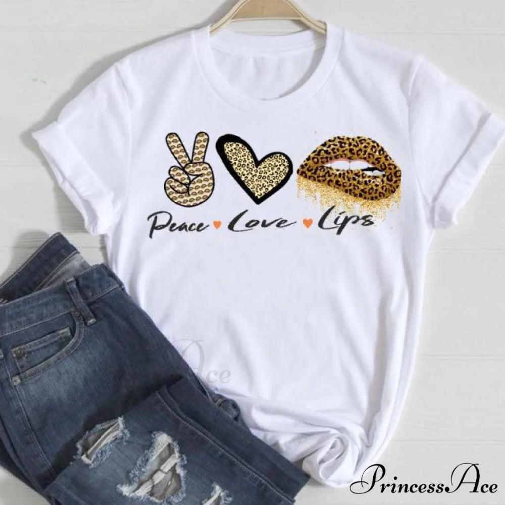 Love Fashion 90s Trend Graphic Tshirt