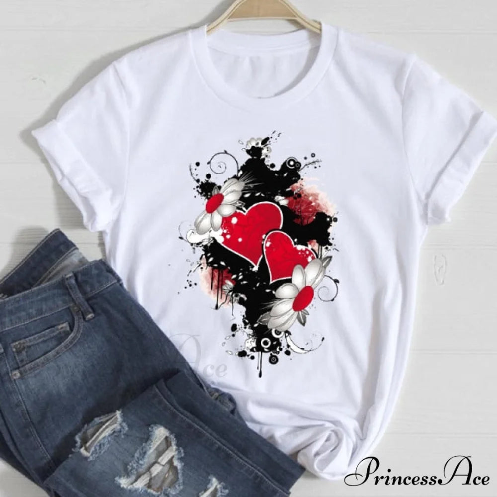 Love Fashion 90s Trend Graphic Tshirt red hearts / S