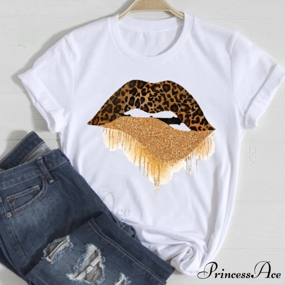 Love Fashion 90s Trend Graphic Tshirt yellow lip / S