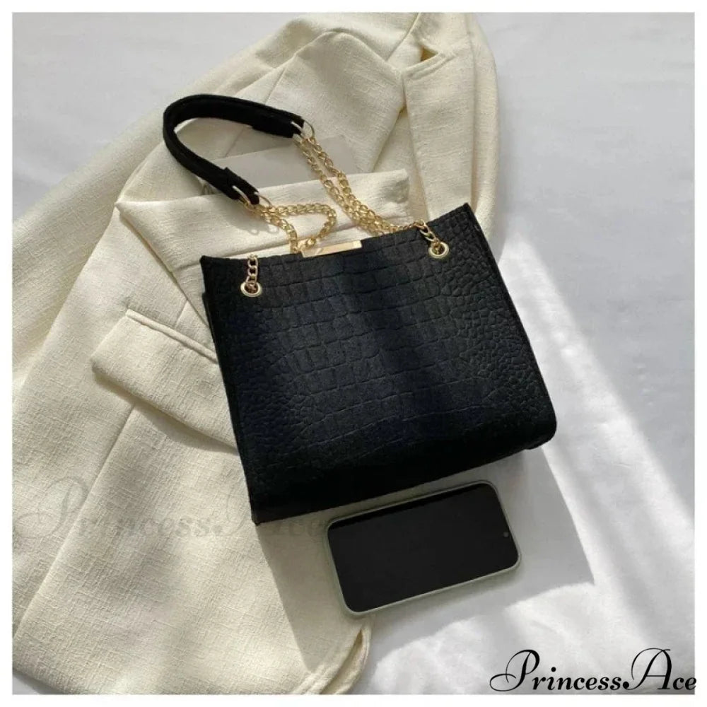 Monochrome Crocodile Pattern Spacious Shoulder Handbag handbag-250126