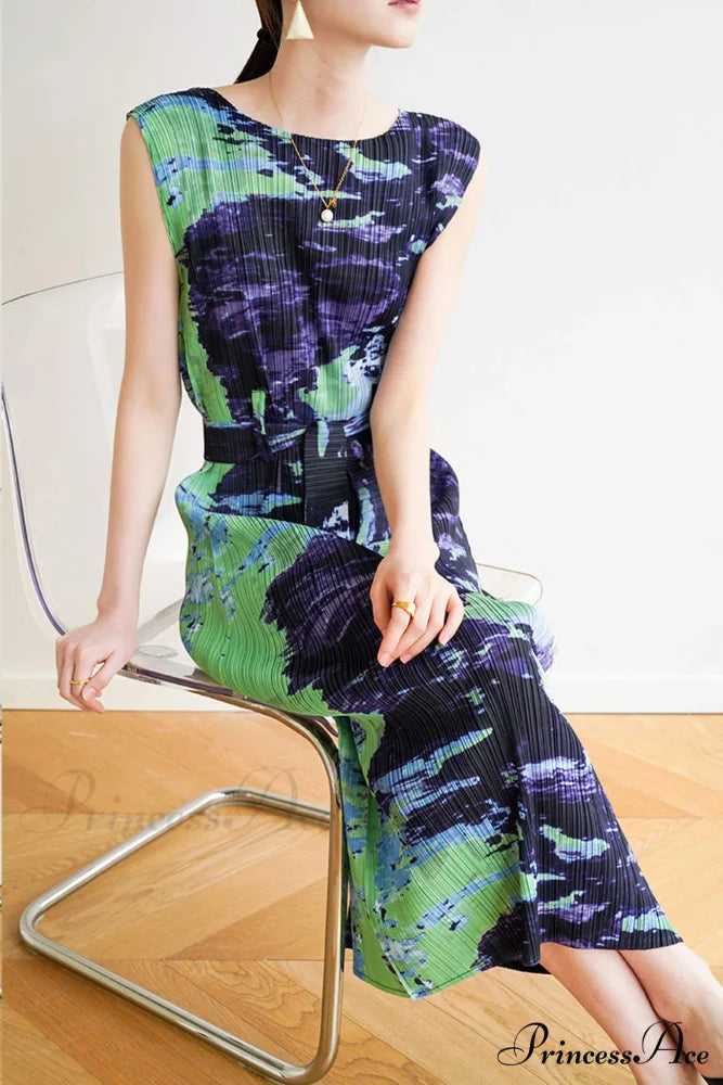 Printed Sleeveless Dress with Side Slit and Full Pleats
