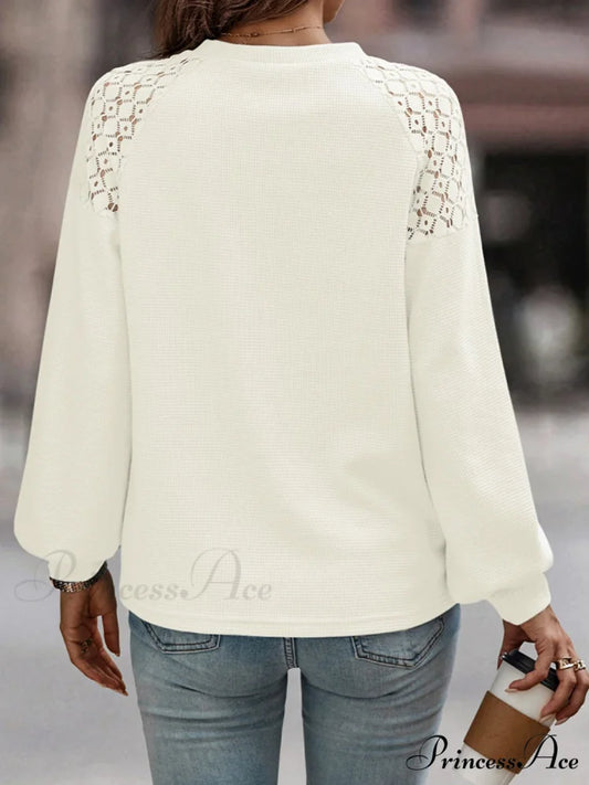 Round Lantern with Blouse Arm Neck