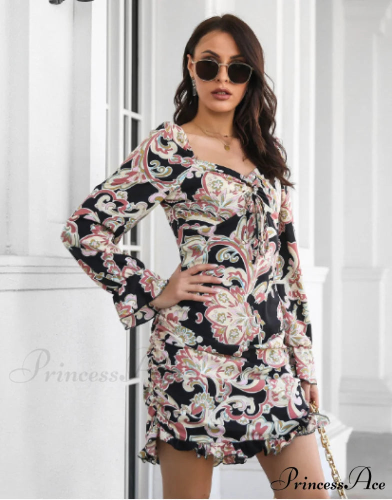 Ruffled Skirt with Printed Word Collar L / black