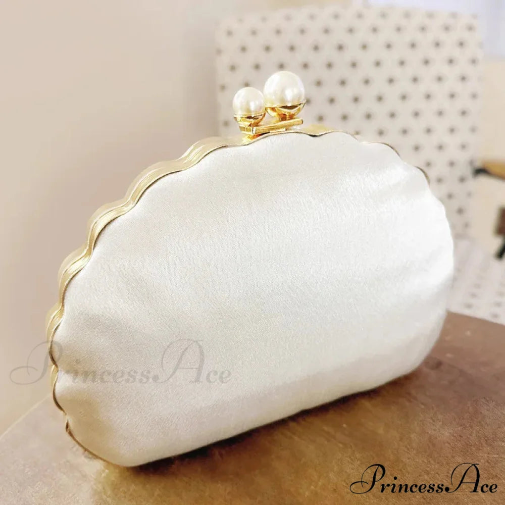 Shell Lace Embroidered Clutch Wristlet Modified Title: Shell Lace Stitched Clutch Wristlet White wristlet-250126