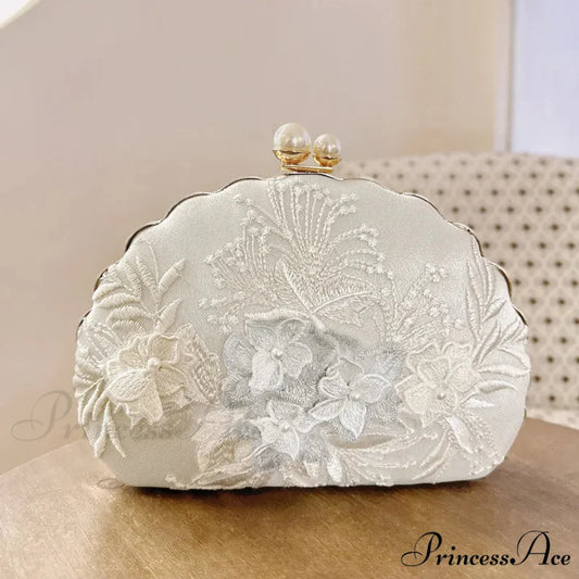 Shell Lace Embroidered Clutch Wristlet Modified Title: Shell Lace Stitched Clutch Wristlet White wristlet-250126