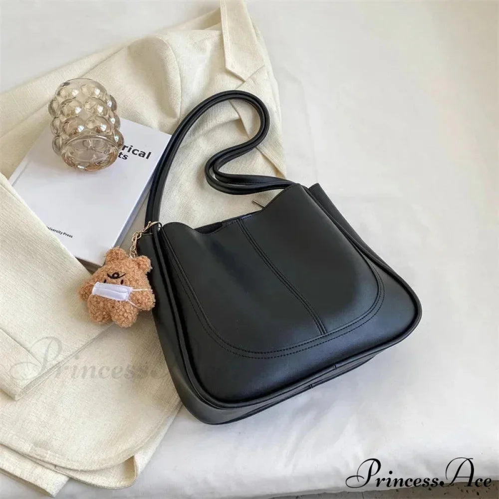 Simple PU Leather Shoulder Bag Black shoulder-250126