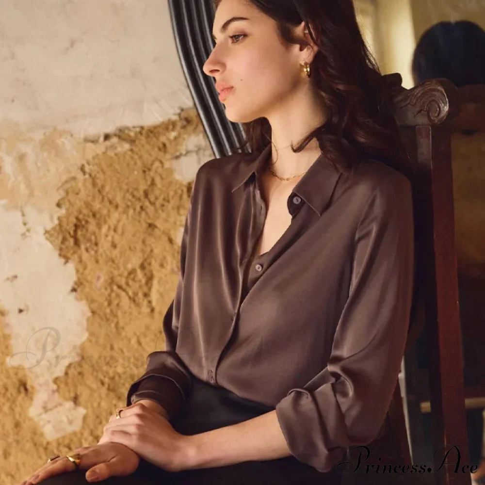 Smooth Solid Extended Sleeve Turtleneck Blouse blouse-250223