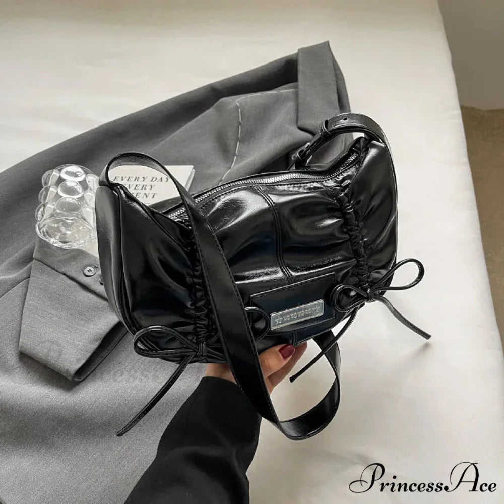 Spacious Capacity Messenger Shoulder Bag Black shoulder-250126