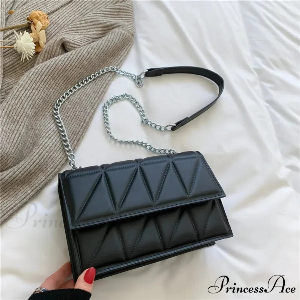 String Strap Flap Needlework Crossbody Black / 22x15x6cm crossbody-250126
