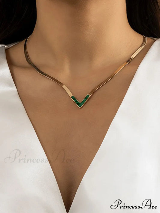 Victoria Charming Necklace Green / One Size