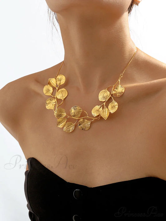 Vintage Alloy Graceful Leaf Design Necklace Gold / One Size