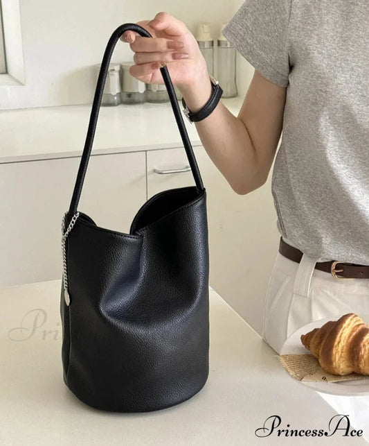 Vintage Supple Leather Pail Shoulder Bag Black shoulder-250126
