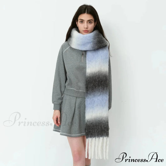 Warm Gradient Color Wool Winter Scarf 黑色和蓝色