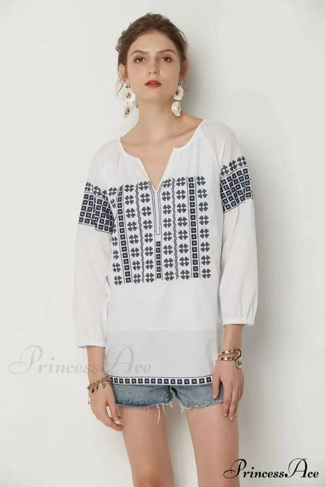 White Cotton Embroidery V-Neck Loose Pullover Boho Blouse Modified Title: Ivory Cotton Stitching V-Neck Baggy Jumper